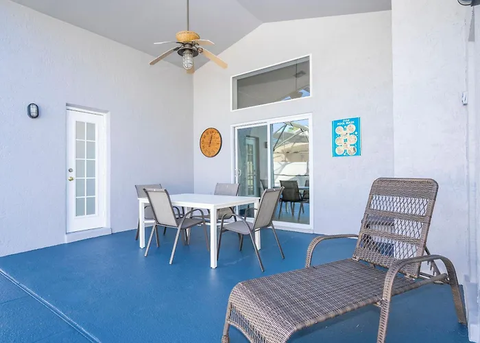 Magical 5-Bedroom Retreat W/ Pool, 3 Ensuite Bedrooms, Near Disney, And Internet!