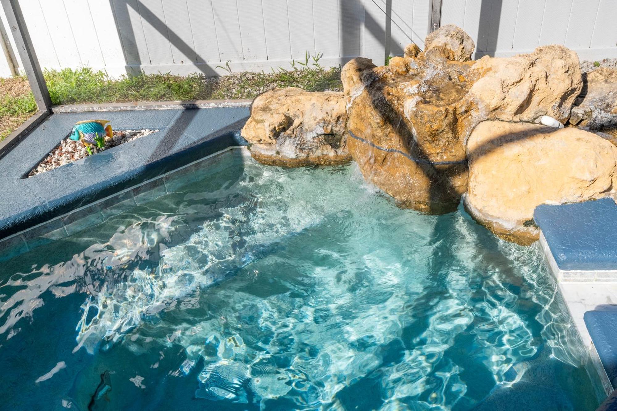 Magical 5-bedroom Retreat W/ Pool, 3 Ensuite Bedrooms, Near Disney, And Internet! * Kissimmee
