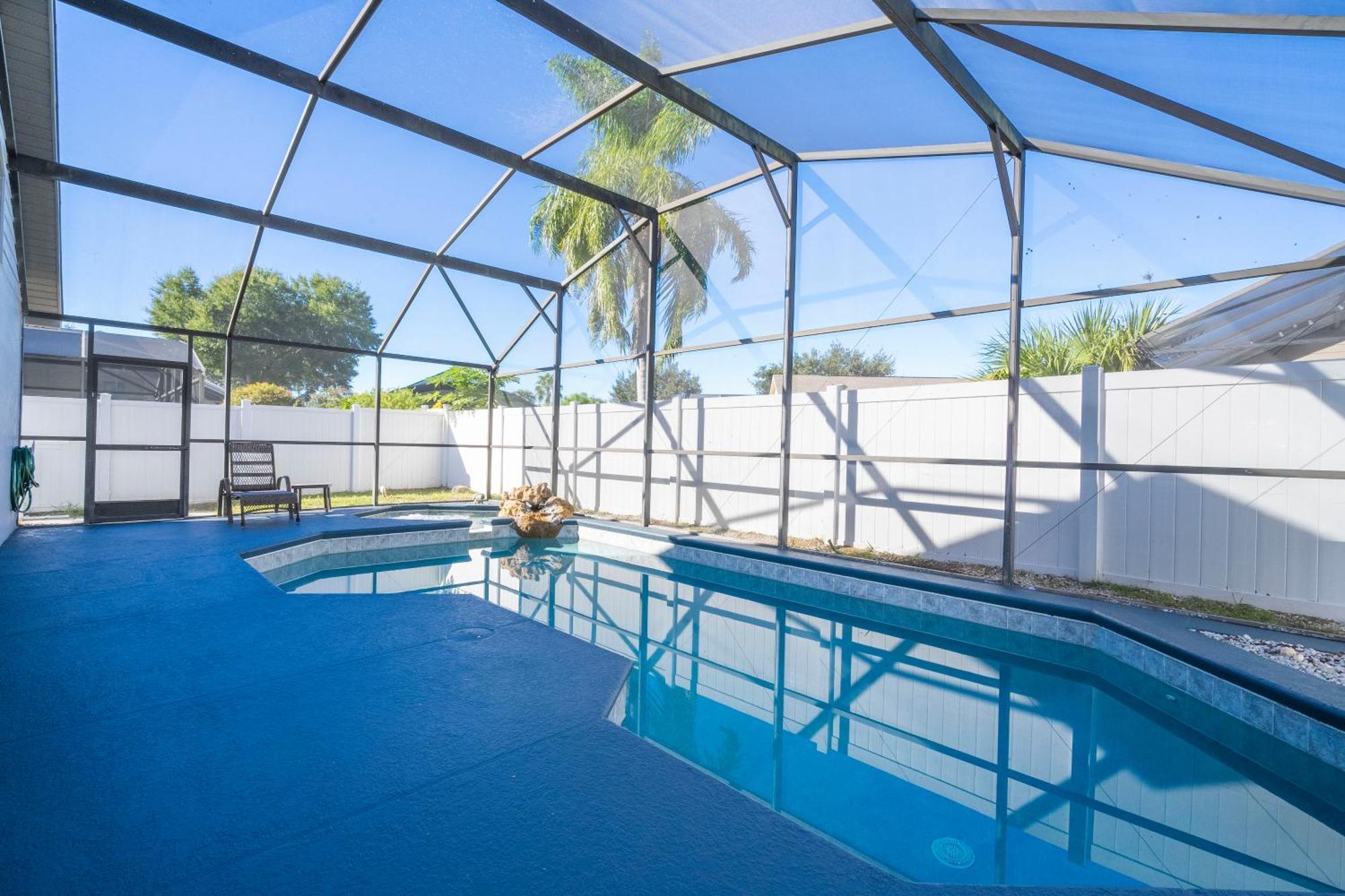 Magical 5-bedroom Retreat W/ Pool, 3 Ensuite Bedrooms, Near Disney, And Internet! Hébergement de vacances