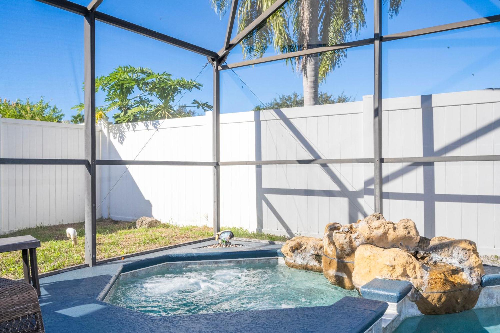 Magical 5-bedroom Retreat W/ Pool, 3 Ensuite Bedrooms, Near Disney, And Internet! * Kissimmee