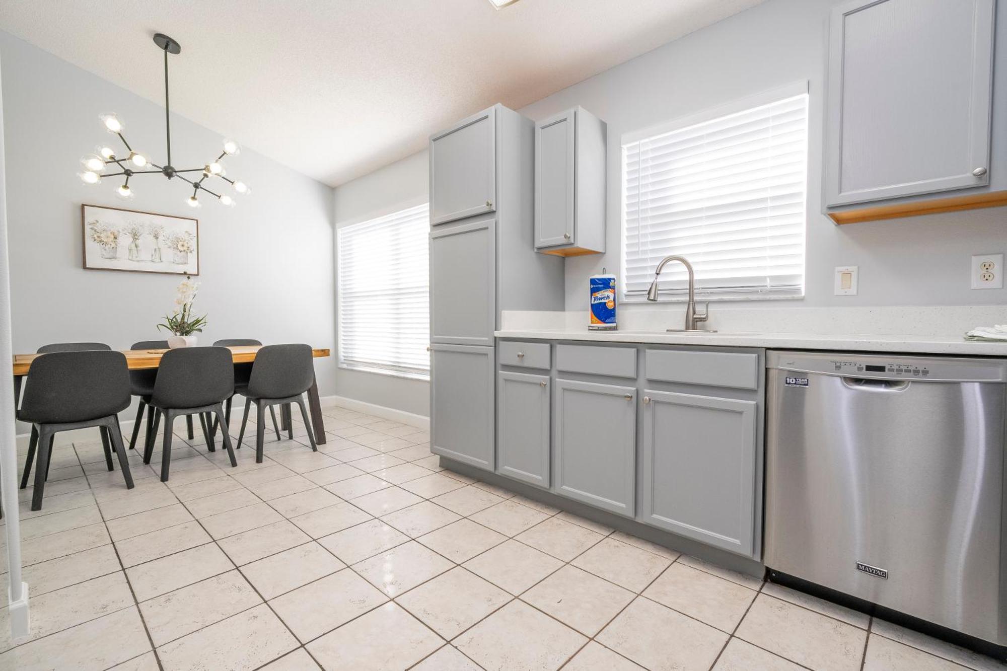 Hébergement de vacances Magical 5-bedroom Retreat W/ Pool, 3 Ensuite Bedrooms, Near Disney, And Internet!