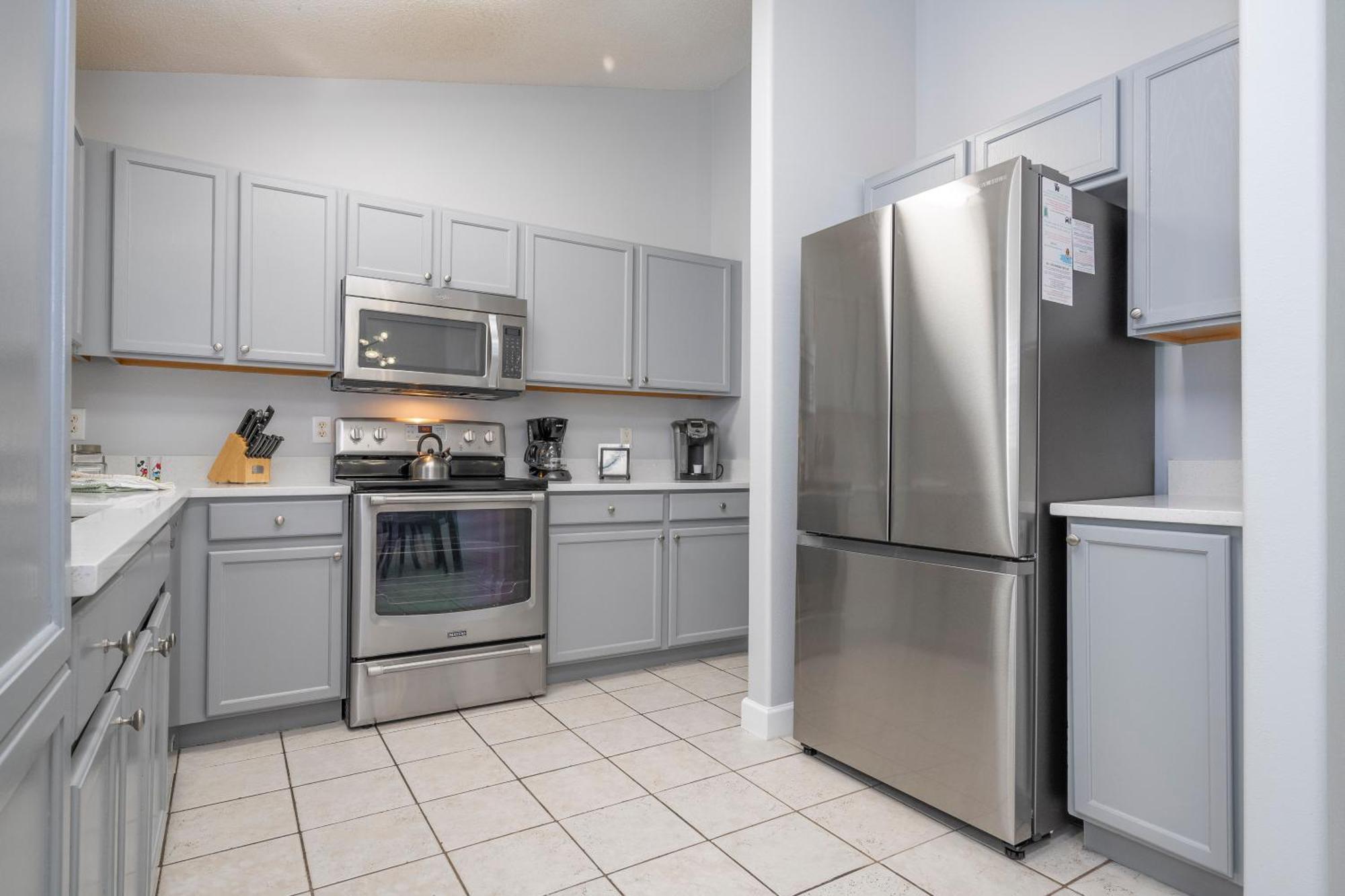 Magical 5-bedroom Retreat W/ Pool, 3 Ensuite Bedrooms, Near Disney, And Internet! Kissimmee