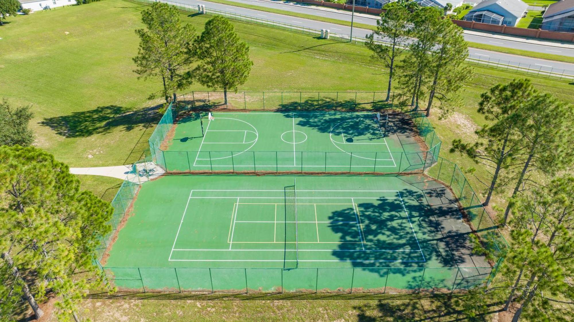 Magical 5-bedroom Retreat W/ Pool, 3 Ensuite Bedrooms, Near Disney, And Internet! *