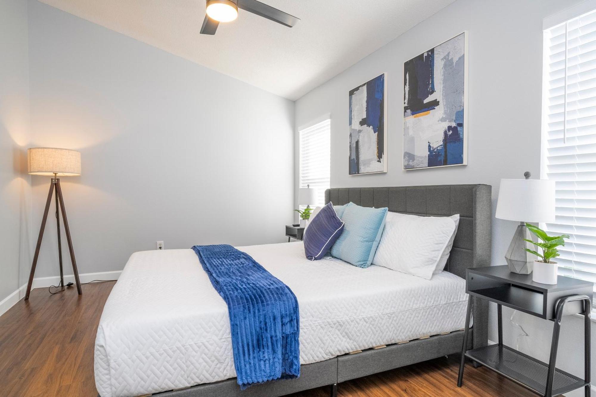 Magical 5-bedroom Retreat W/ Pool, 3 Ensuite Bedrooms, Near Disney, And Internet! Kissimmee