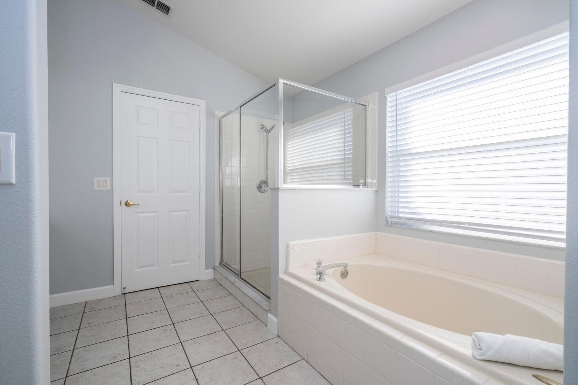 Hébergement de vacances Magical 5-bedroom Retreat W/ Pool, 3 Ensuite Bedrooms, Near Disney, And Internet!