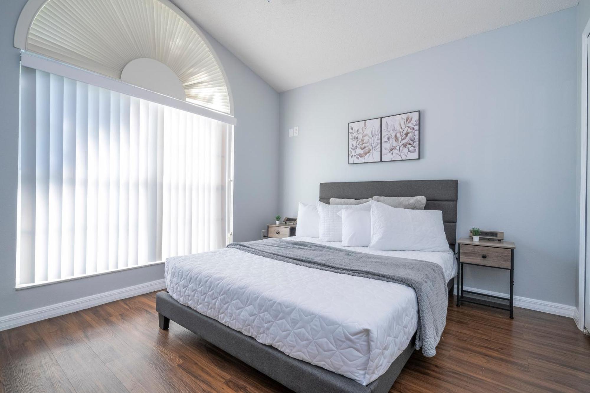 Hébergement de vacances Magical 5-bedroom Retreat W/ Pool, 3 Ensuite Bedrooms, Near Disney, And Internet! *