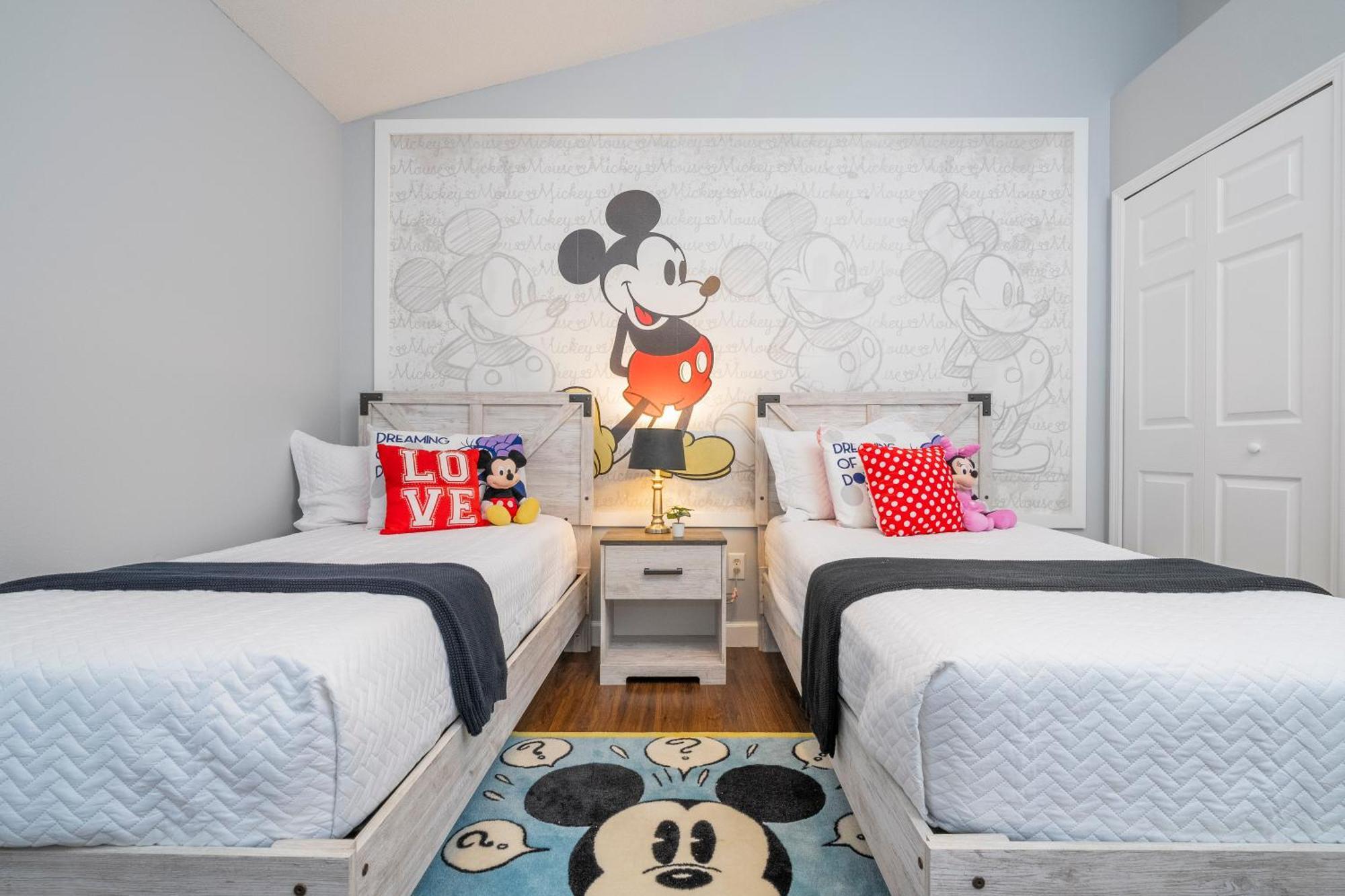 Magical 5-bedroom Retreat W/ Pool, 3 Ensuite Bedrooms, Near Disney, And Internet! * Kissimmee
