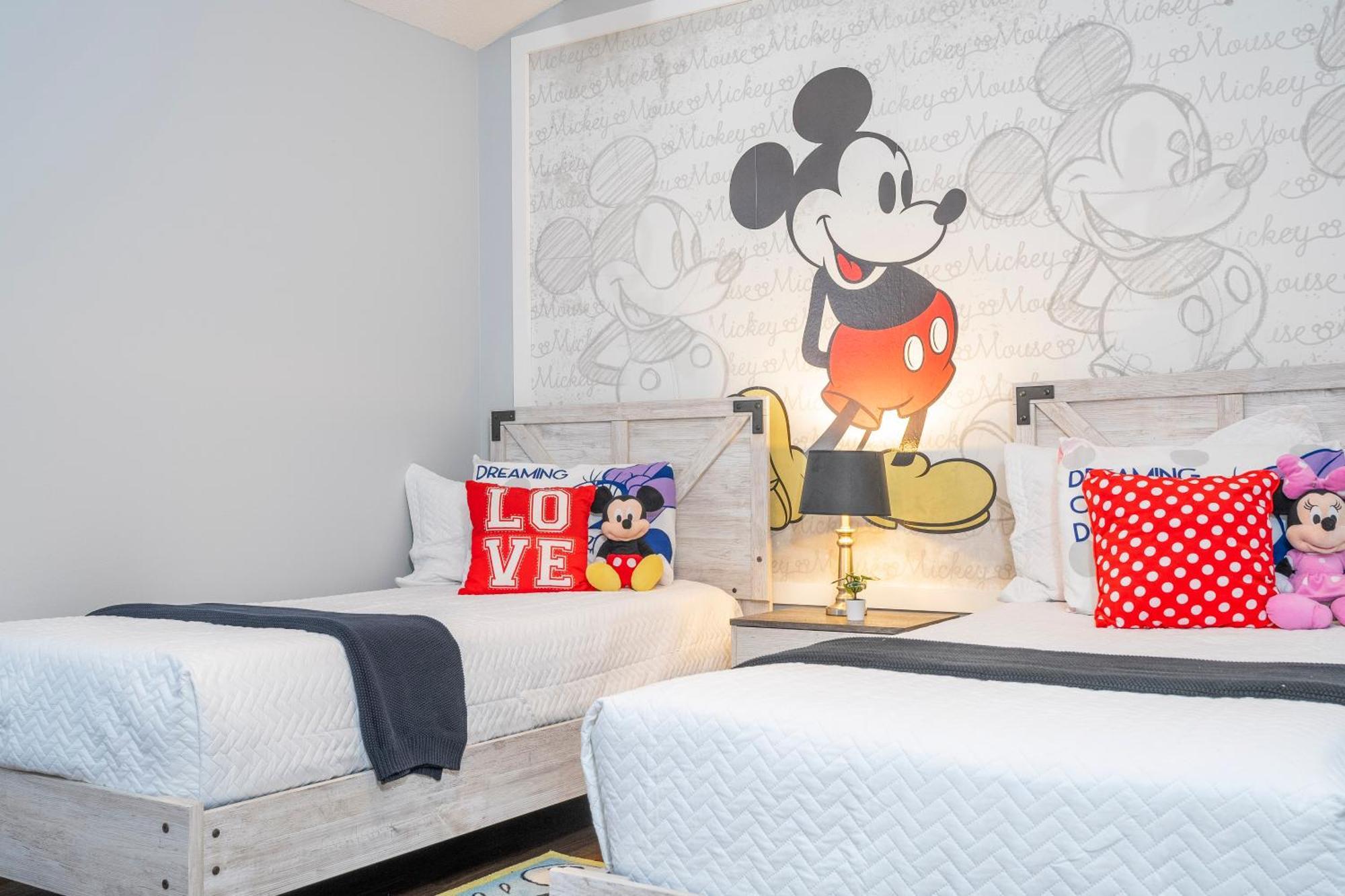 Hébergement de vacances Magical 5-bedroom Retreat W/ Pool, 3 Ensuite Bedrooms, Near Disney, And Internet! *