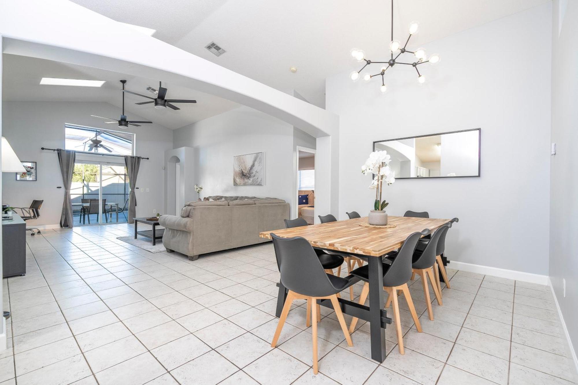 Hébergement de vacances Magical 5-bedroom Retreat W/ Pool, 3 Ensuite Bedrooms, Near Disney, And Internet! Kissimmee